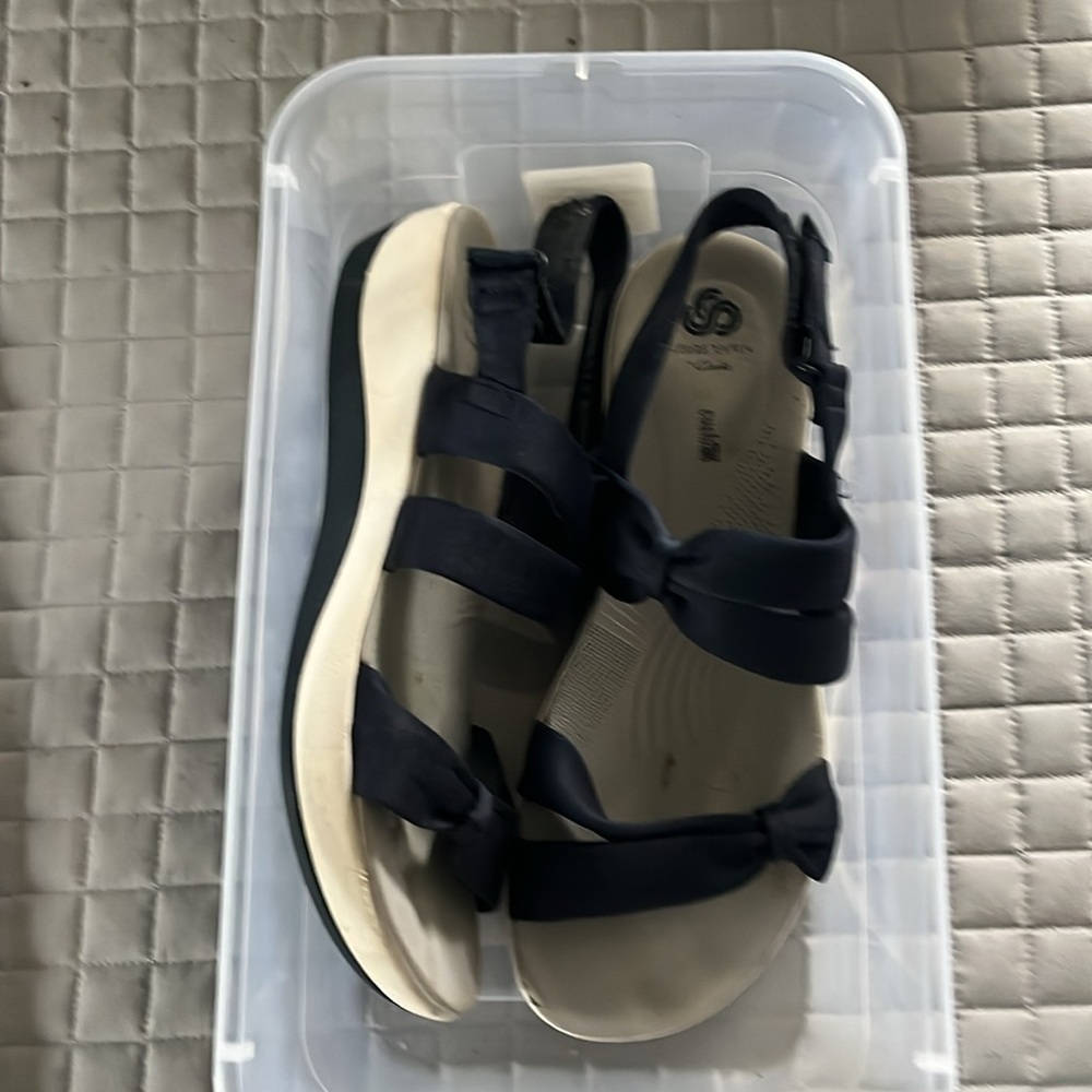 Clarks Blue and White Sandals with Minimalist Design - Picture 7 of 7